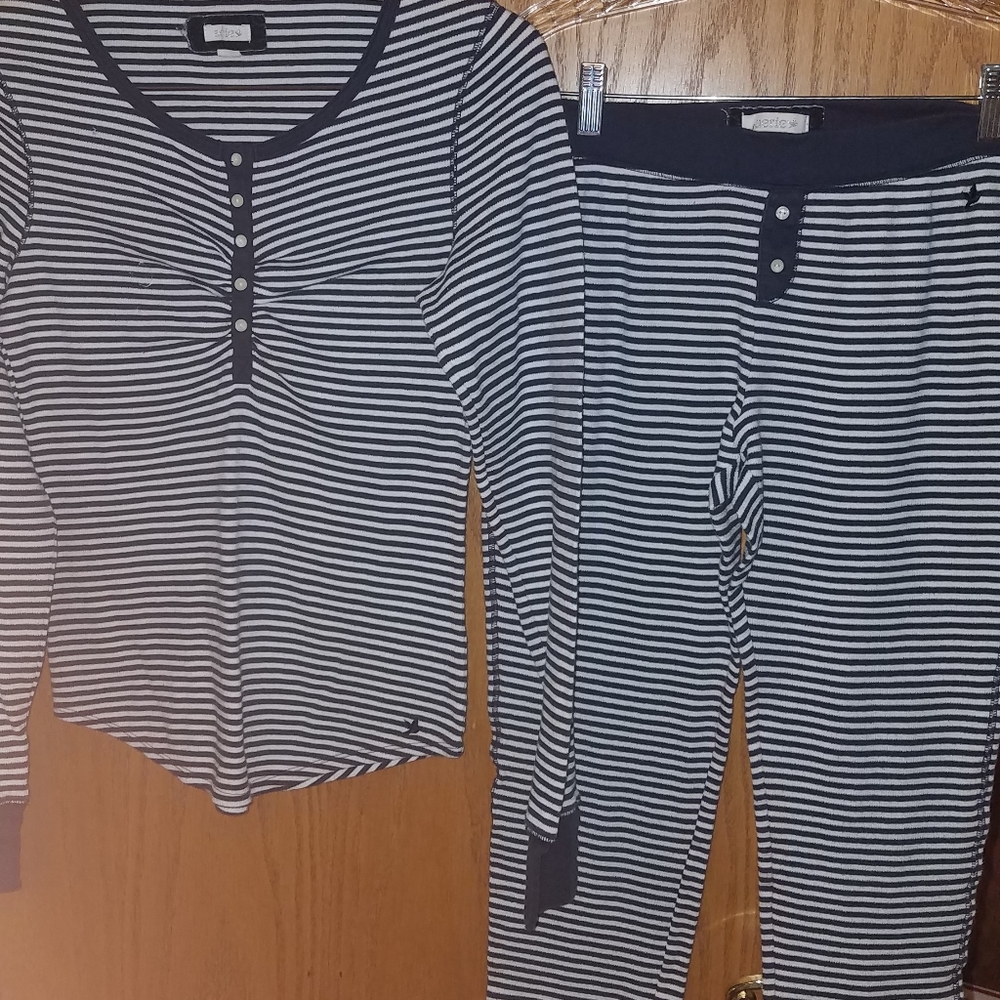 Aerie Two Piece PJs Sz Large